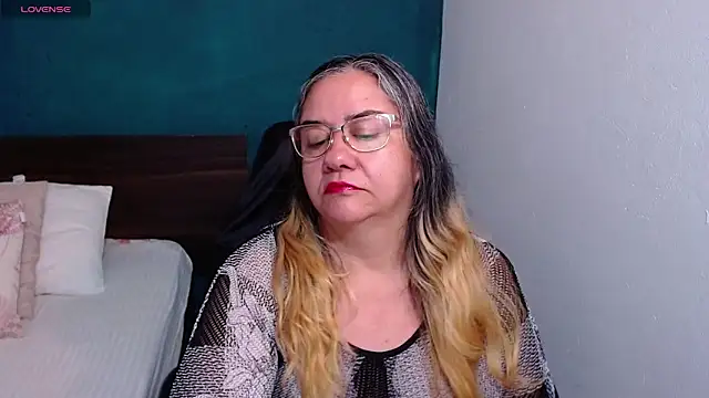 Snapshot of scaelettdubois chatting on September 2025 11:40:01 PM scaelettdubois online show from September 2025 11:40:01 PM