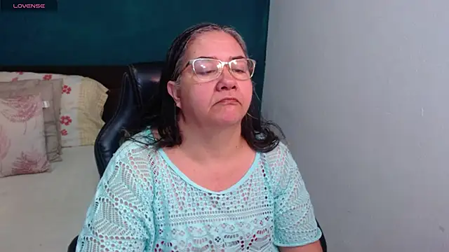 Snapshot of scaelettdubois chatting on June 2026 03:23:02 AM scaelettdubois online show from June 2026 03:23:02 AM