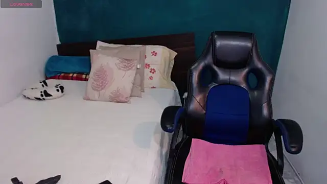 scaelettdubois online show from March 2026 06:44:01 AM