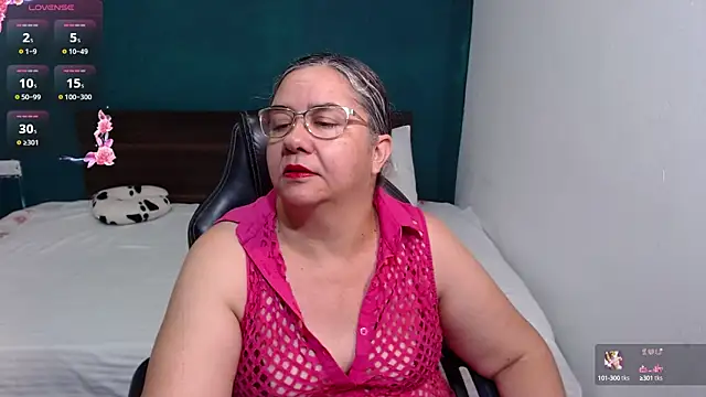 Snapshot of scaelettdubois chatting on October 2025 12:01:01 AM scaelettdubois online show from October 2025 12:01:01 AM