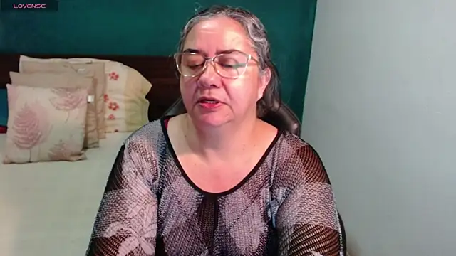 Snapshot of scaelettdubois chatting on June 2026 07:38:01 AM scaelettdubois online show from June 2026 07:38:01 AM