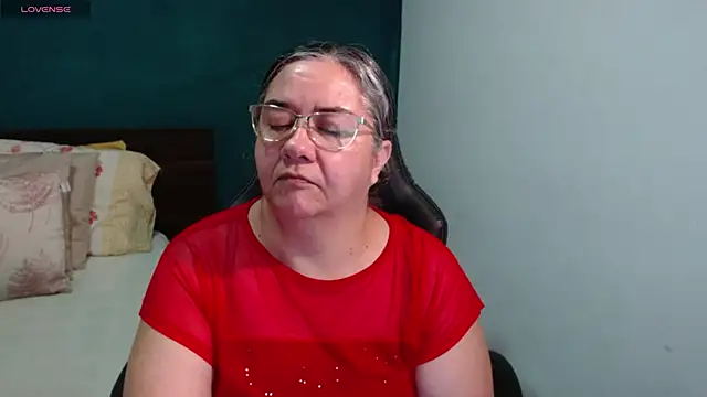 Snapshot of scaelettdubois chatting on June 2026 11:36:02 PM scaelettdubois online show from June 2026 11:36:02 PM