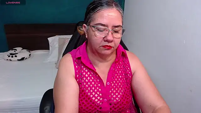 Snapshot of scaelettdubois chatting on October 2025 01:07:02 AM scaelettdubois online show from October 2025 01:07:02 AM