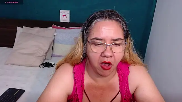Snapshot of scaelettdubois chatting on February 2025 02:25:01 AM scaelettdubois online show from February 2025 02:25:01 AM