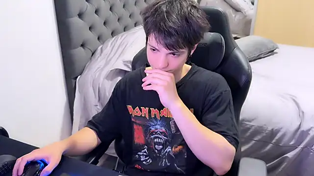 SasukeUhchiaa online show from February 2025 01:33:01 AM