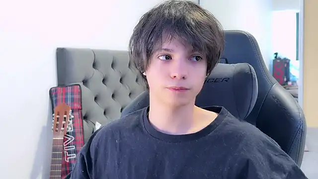 SasukeUhchiaa online show from December 2024 08:33:01 PM