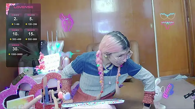 Snapshot of Skinygirl chatting on November 2025 10:13:02 PM Skinygirl online show from November 2025 10:13:02 PM