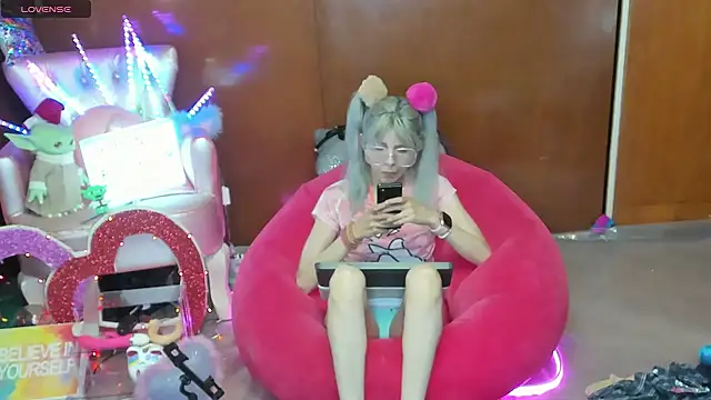 Skinygirl online show from May 2026 11:46:01 PM