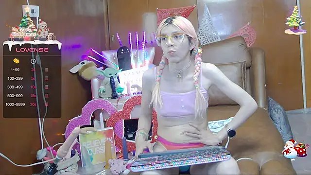 Snapshot of Skinygirl chatting on February 2025 03:15:02 AM Skinygirl online show from February 2025 03:15:02 AM