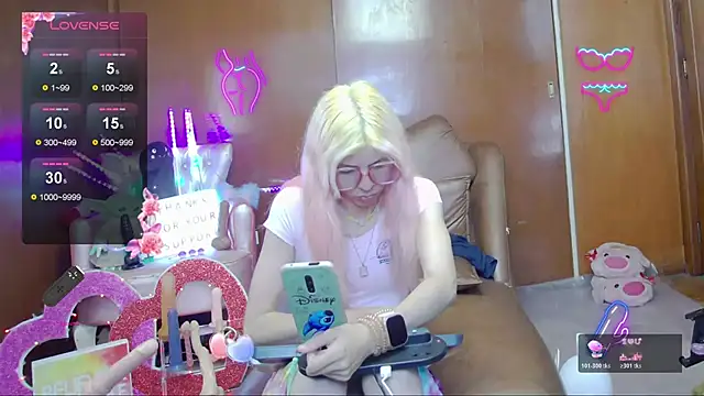 Snapshot of Skinygirl chatting on November 2025 10:48:01 PM Skinygirl online show from November 2025 10:48:01 PM