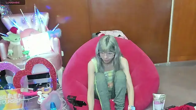 Skinygirl online show from May 2026 11:07:02 PM