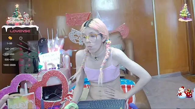 Snapshot of Skinygirl chatting on February 2025 04:14:02 AM Skinygirl online show from February 2025 04:14:02 AM