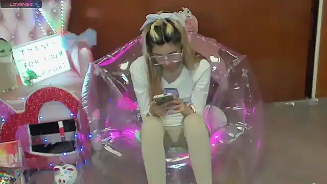 Skinygirl online show from March 2026 10:46:02 PM