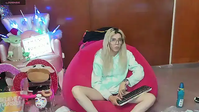 Skinygirl online show from July 2026 11:46:01 PM