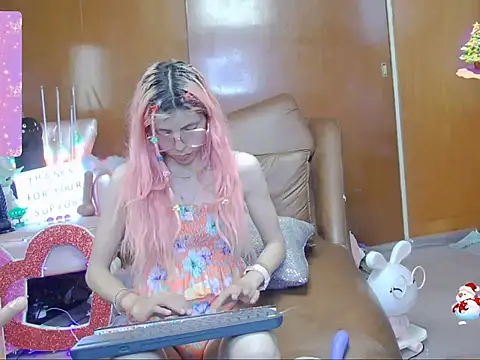 Snapshot of Skinygirl chatting on October 2025 12:34:02 AM Skinygirl online show from October 2025 12:34:02 AM