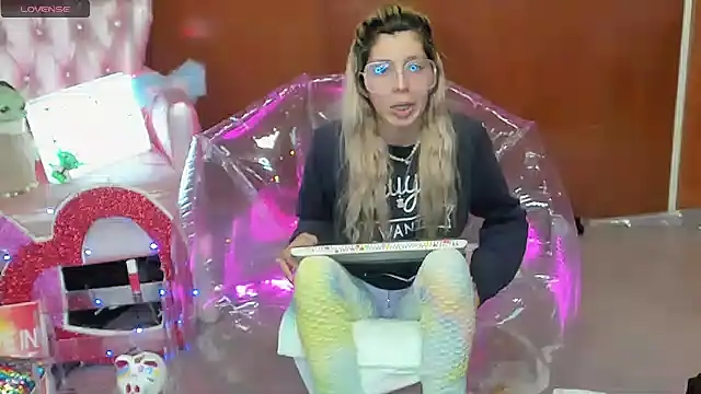 Skinygirl online show from March 2026 11:44:01 PM