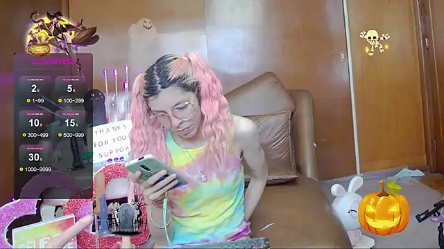 Snapshot of Skinygirl chatting on November 2025 07:08:02 PM Skinygirl online show from November 2025 07:08:02 PM