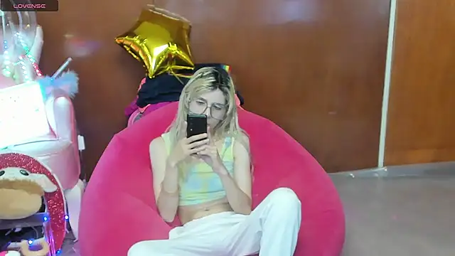 Skinygirl online show from July 2026 11:17:02 PM