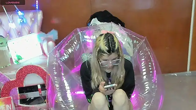 Skinygirl online show from February 2026 09:15:01 PM