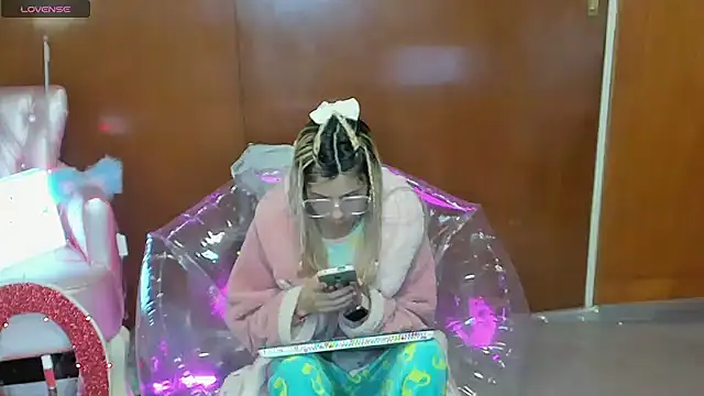 Skinygirl online show from March 2026 12:13:01 AM