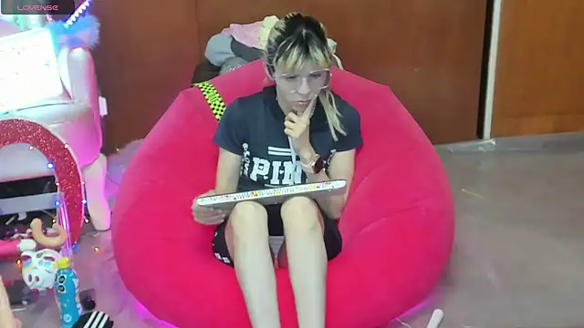 Skinygirl online show from April 2026 12:29:02 AM