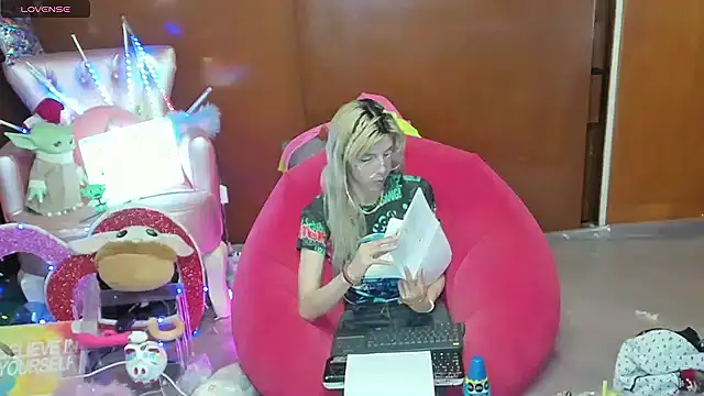 Skinygirl online show from July 2026 12:33:01 AM