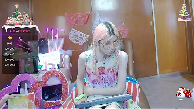 Snapshot of Skinygirl chatting on February 2025 01:09:02 AM Skinygirl online show from February 2025 01:09:02 AM