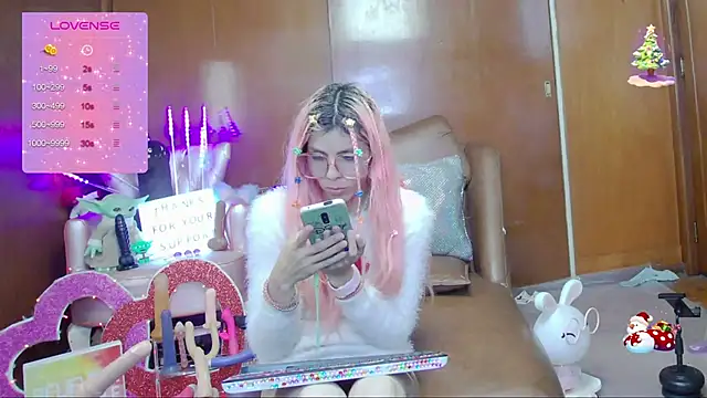 Snapshot of Skinygirl chatting on October 2025 11:04:01 PM Skinygirl online show from October 2025 11:04:01 PM