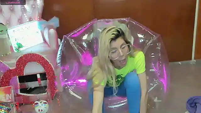 Skinygirl online show from February 2026 11:59:01 PM