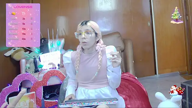 Snapshot of Skinygirl chatting on March 2025 12:01:02 AM Skinygirl online show from March 2025 12:01:02 AM