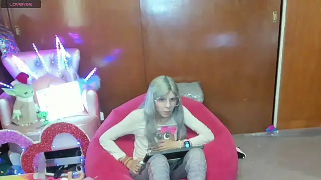 Skinygirl online show from May 2026 12:03:02 AM