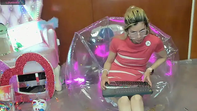 Skinygirl online show from March 2026 12:14:02 AM