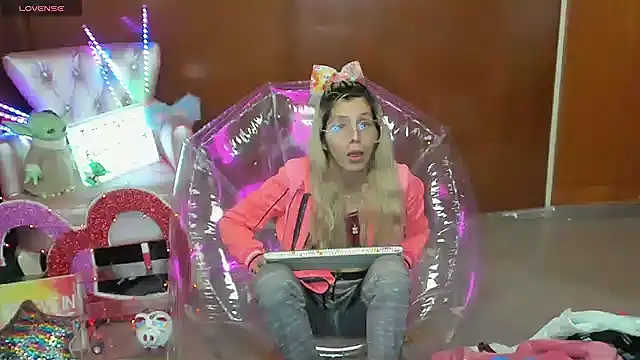 Skinygirl online show from March 2026 12:27:01 AM