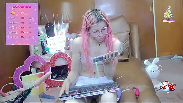 Snapshot of Skinygirl chatting on September 2025 01:01:01 AM Skinygirl online show from September 2025 01:01:01 AM