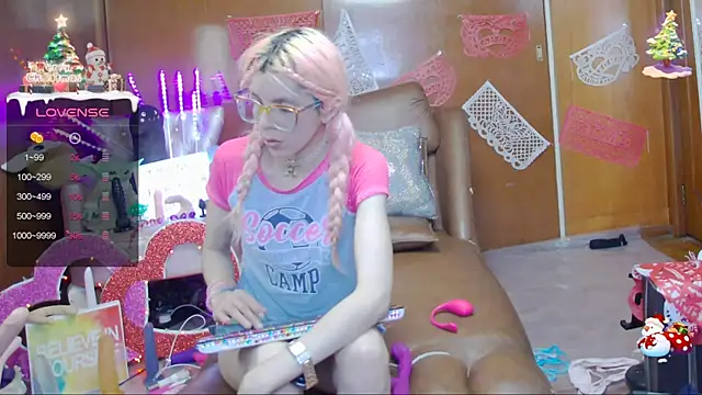 Snapshot of Skinygirl chatting on February 2025 02:50:01 AM Skinygirl online show from February 2025 02:50:01 AM