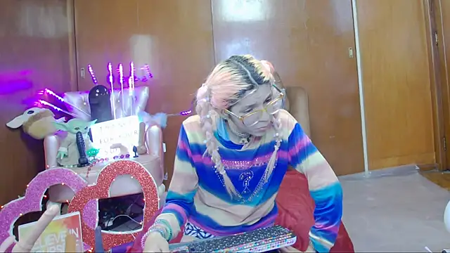 Snapshot of Skinygirl chatting on March 2025 01:01:02 AM Skinygirl online show from March 2025 01:01:02 AM