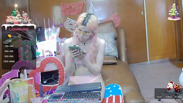 Snapshot of Skinygirl chatting on February 2025 02:19:02 AM Skinygirl online show from February 2025 02:19:02 AM
