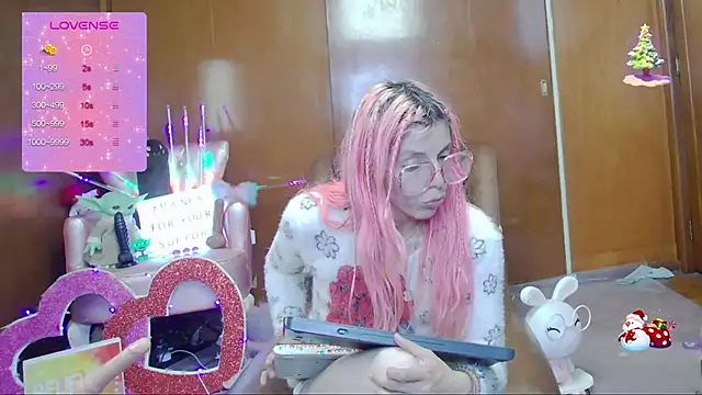 Snapshot of Skinygirl chatting on October 2025 12:58:01 AM Skinygirl online show from October 2025 12:58:01 AM