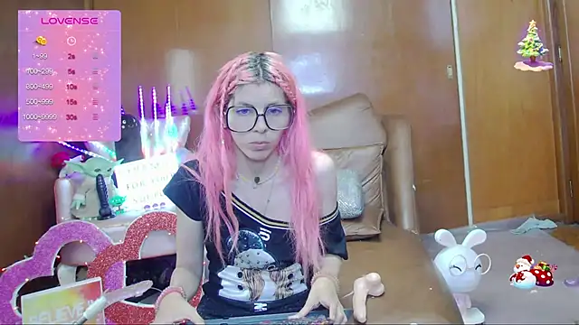 Snapshot of Skinygirl chatting on September 2025 12:00:02 AM Skinygirl online show from September 2025 12:00:02 AM