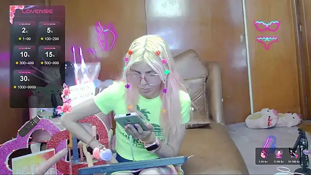 Snapshot of Skinygirl chatting on November 2025 11:52:01 PM Skinygirl online show from November 2025 11:52:01 PM