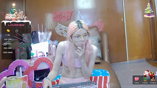 Snapshot of Skinygirl chatting on February 2025 11:15:02 PM Skinygirl online show from February 2025 11:15:02 PM