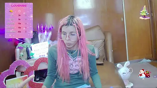 Snapshot of Skinygirl chatting on September 2025 01:33:01 AM Skinygirl online show from September 2025 01:33:01 AM