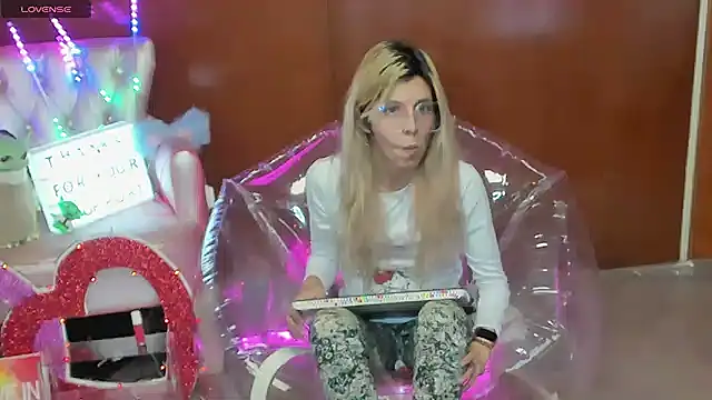 Skinygirl online show from February 2026 10:21:02 PM