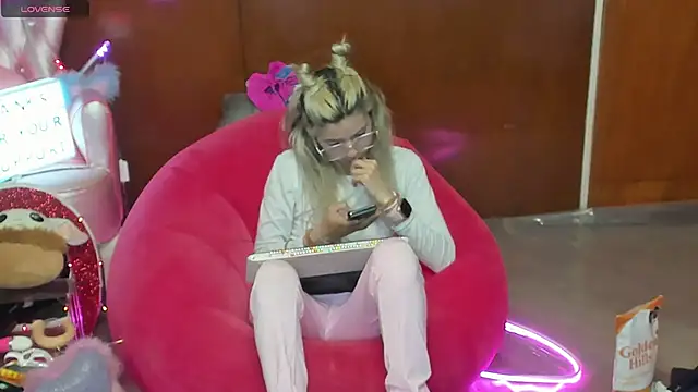 Skinygirl online show from June 2026 12:43:02 AM