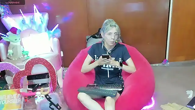 Skinygirl online show from May 2026 01:57:01 AM