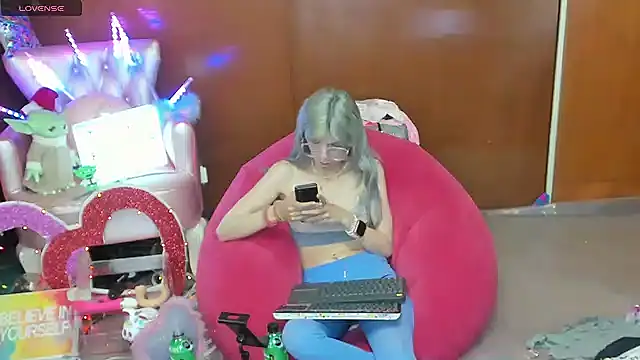 Skinygirl online show from May 2026 09:52:02 PM