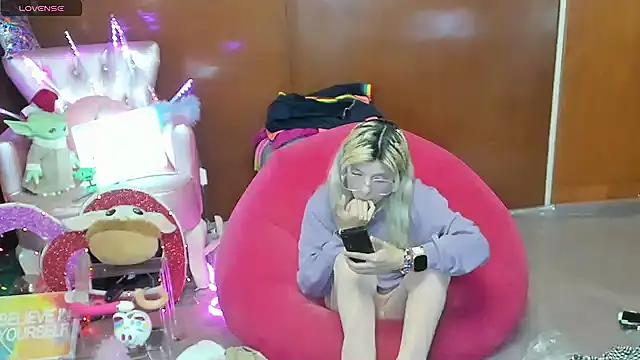 Skinygirl online show from July 2026 11:49:01 PM