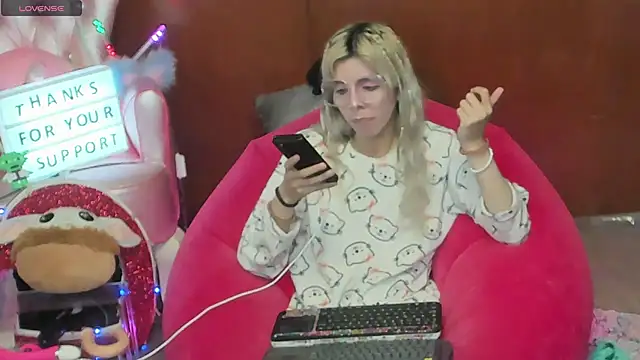 Skinygirl online show from June 2026 10:26:02 PM