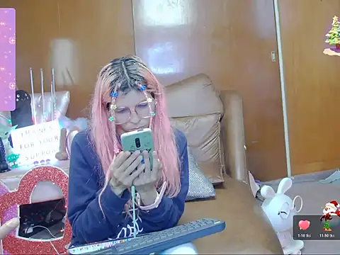 Snapshot of Skinygirl chatting on October 2025 02:03:02 AM Skinygirl online show from October 2025 02:03:02 AM