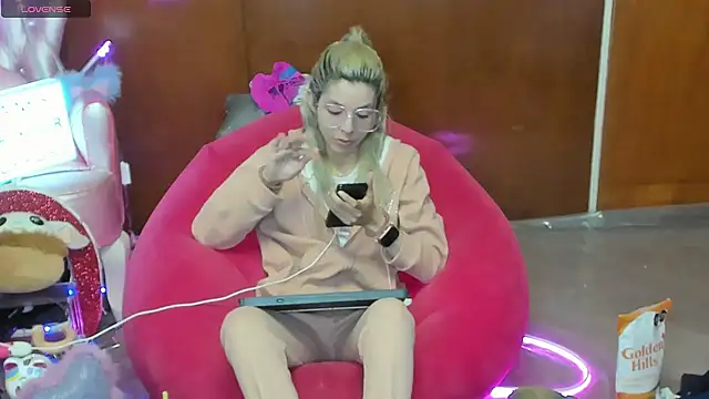 Skinygirl online show from June 2026 11:13:02 PM